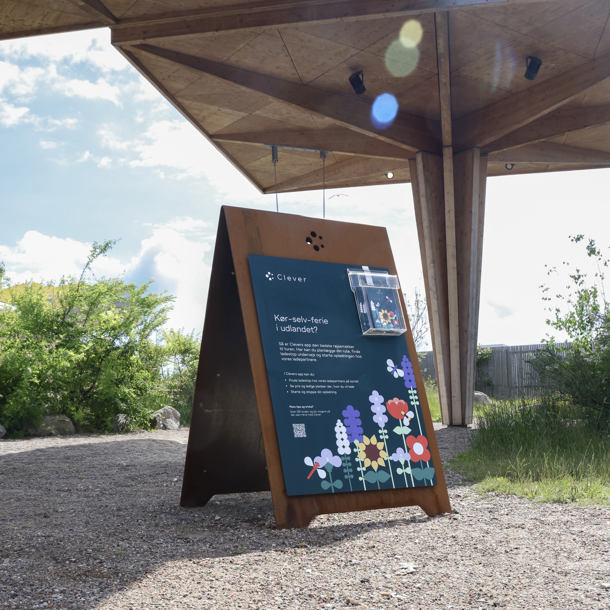 Kør-selv-ferie skilt på Clevers lynladestation